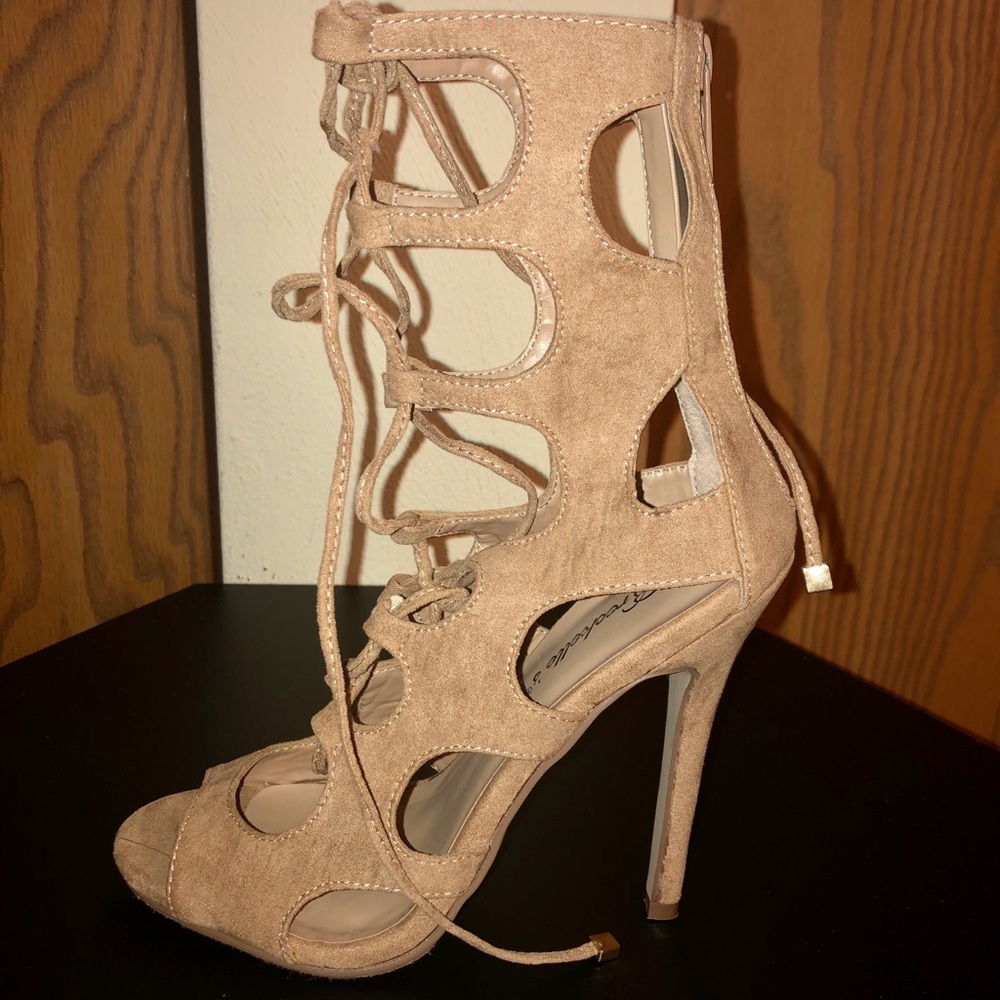 Women’s high heel NWOT